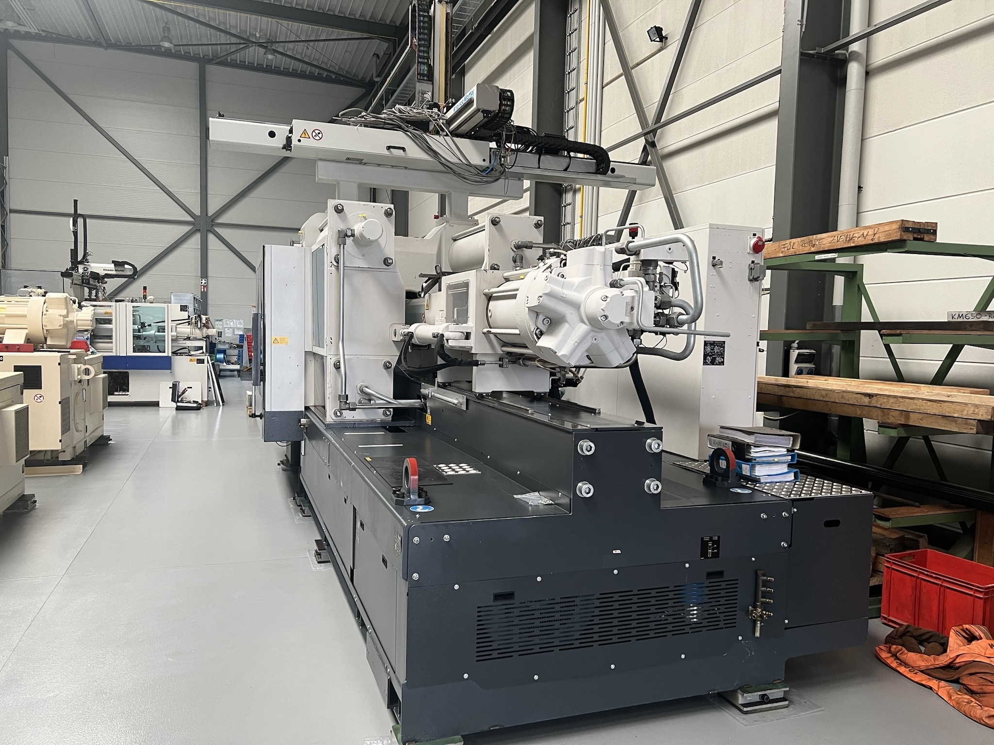 Krauss Maffei KM 650 - 4300CX incl. Krauss Maffei Robot LRX250
