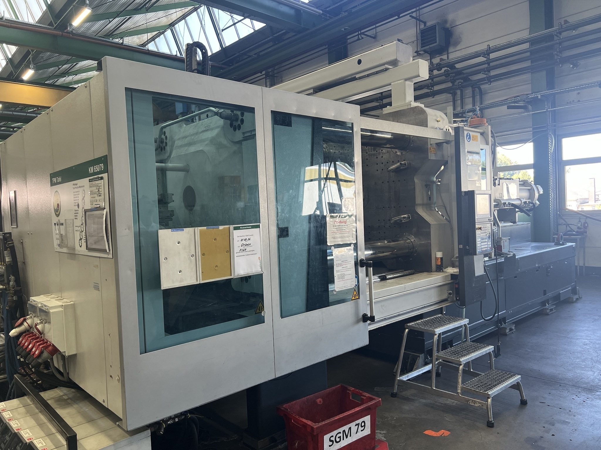 Krauss Maffei KM 650 - 4300CX incl. Krauss Maffei Roboter LRX250